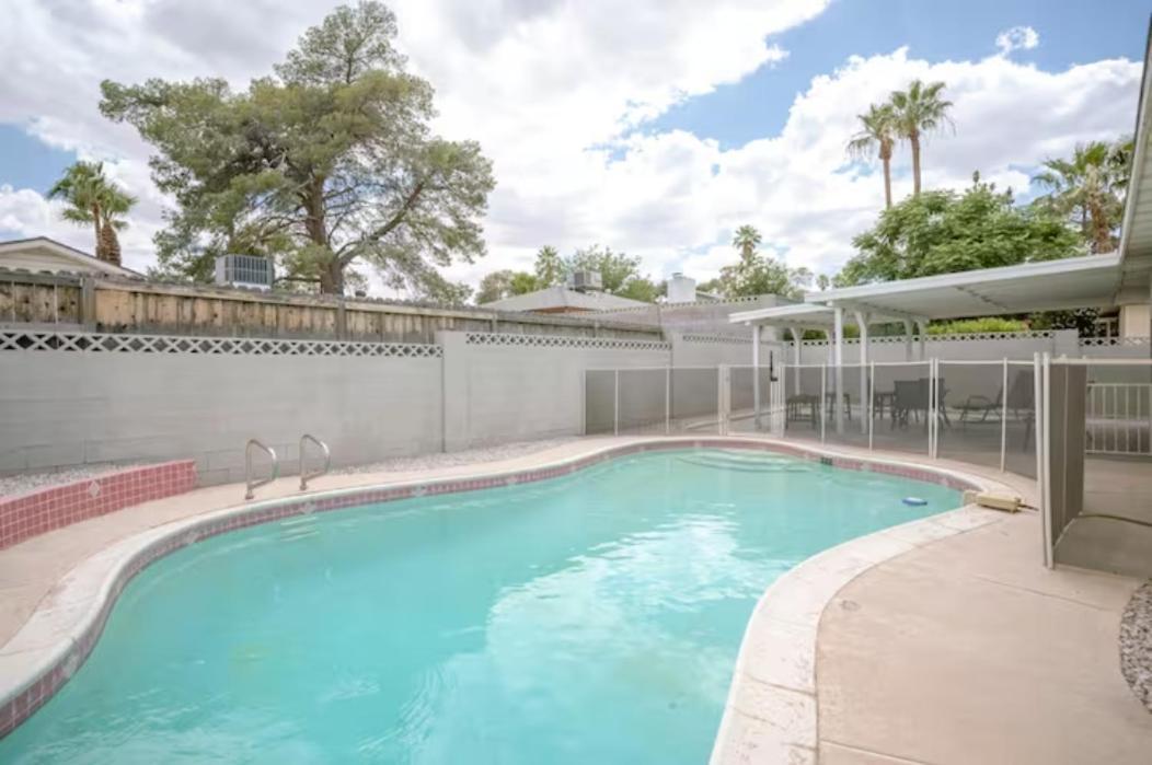 Pool 4 Bedroom 2 Bath Close To Strip ラスベガス エクステリア 写真